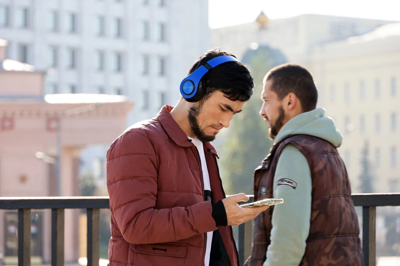 Схватил и попытался утащить в кусты: Мигрант дважды пытался изнасиловать несовершеннолетнюю - и поплатился