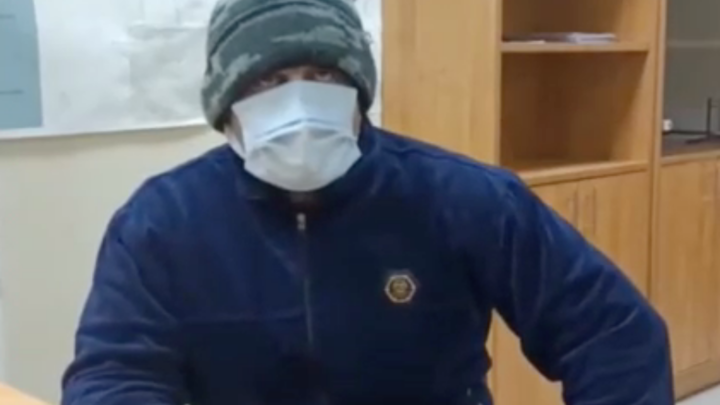 В Сочи задержанный полицией водитель извинился на камеру за езду по набережной