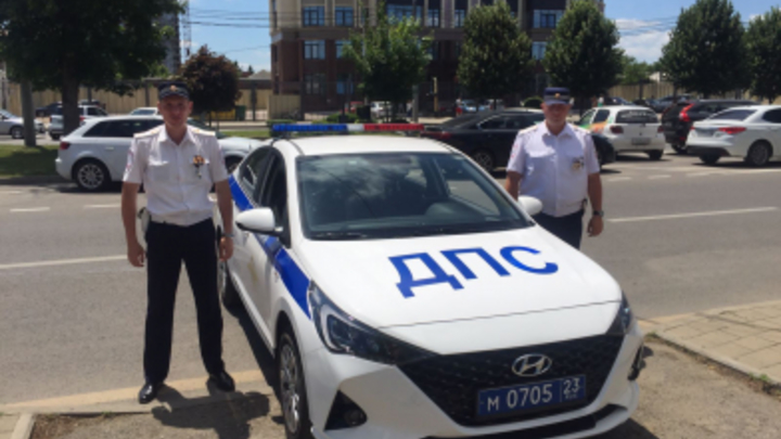 В Краснодаре сотрудники ДПС с мигалками сопроводили беременную до больницы