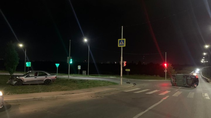 В Ростове в Суворовском перевернулась Лада Гранта утром 19 сентября