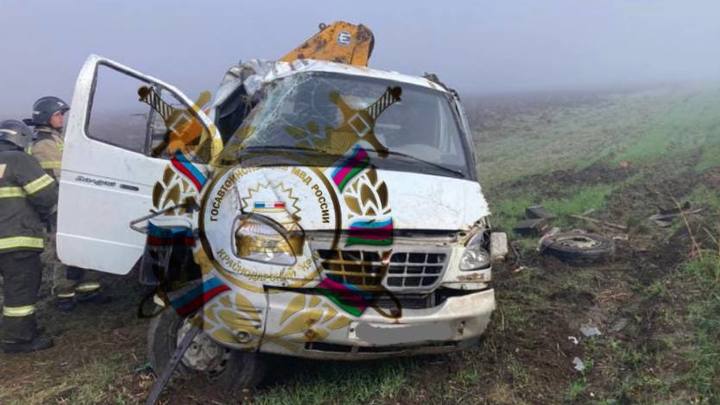 Утром из-за тумана на трассе под Кропоткиным столкнулись два автомобиля