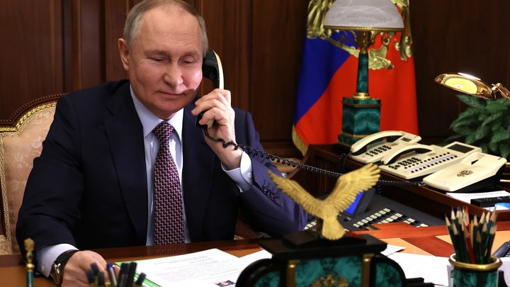 Путин приостановил встречу Совета по нацпроектам ради акции Елка желаний