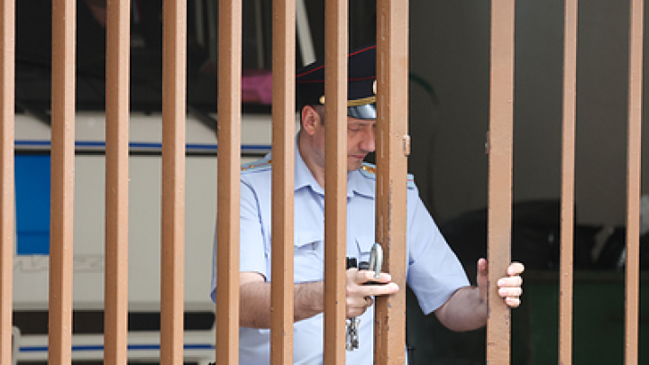 Скандальный боец ММА Вагабов ударил женщину и нокаутировал прохожего: новая драка борца попала на видео