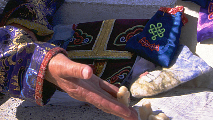 На Кубани гадалка обманула женщину, пообещав ей вернуть любовь мужа за 52 тысячи рублей