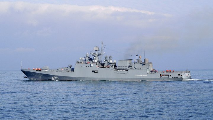 В Минобороны объяснили, почему русский фрегат применил спецсредства против подлодки США