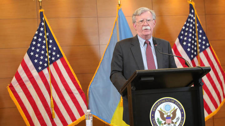 Миролюбивый Байден. Что стоит за обвинениями президента США в недостаточной помощи Киеву