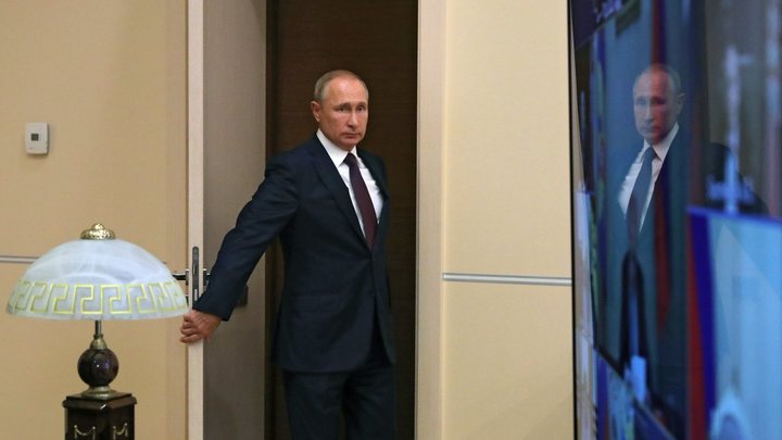 Бюллетень устроил Путину каверзу: В кремлёвском пуле показали инцидент во время голосования