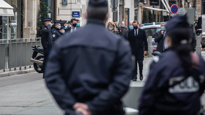 Во Франции пройдут массовые акции протеста после решения властей о закрытии храмов