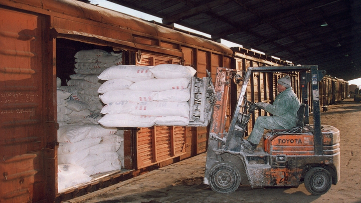 Запасов сахара у России на пару недель: The Bell запугивает грядущим дефицитом