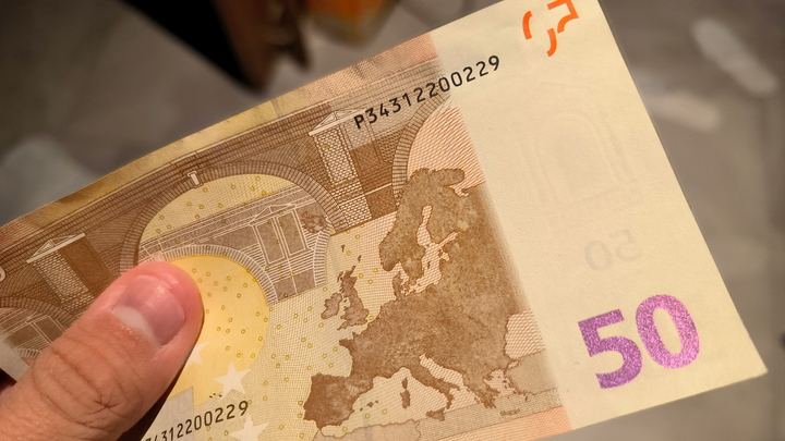 В Евросоюзе считают невозможным полный отказ от поставок газа из России