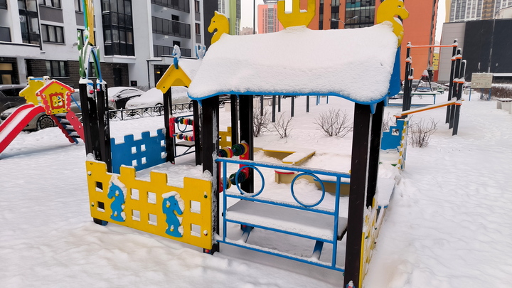 Судимых за педофилию не подпустят к детям. Даже на игровые площадки