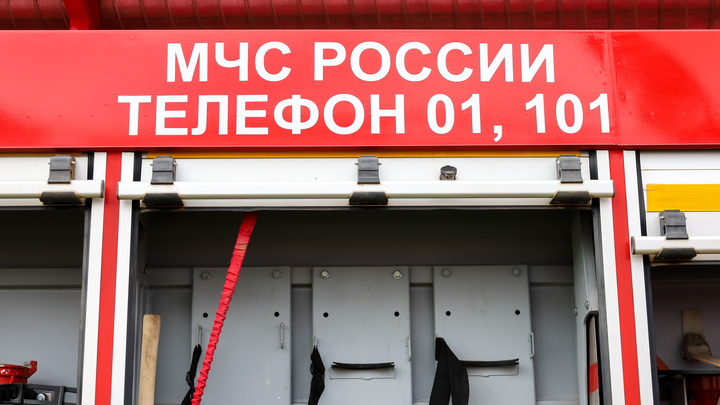 Склад с прессованной бумагой сгорел ночью в Краснодаре