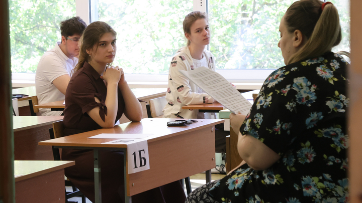 Это беззаконие: руководитель Рособрнадзора прокомментировал жесткие досмотры на ЕГЭ