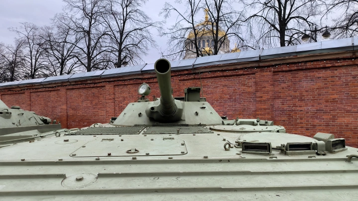 Опубликовано видео удара северокорейской РСЗО «Чучхе-100» в зоне СВО