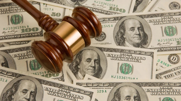 Итальянский художник продал невидимую скульптуру за 18 тысяч долларов