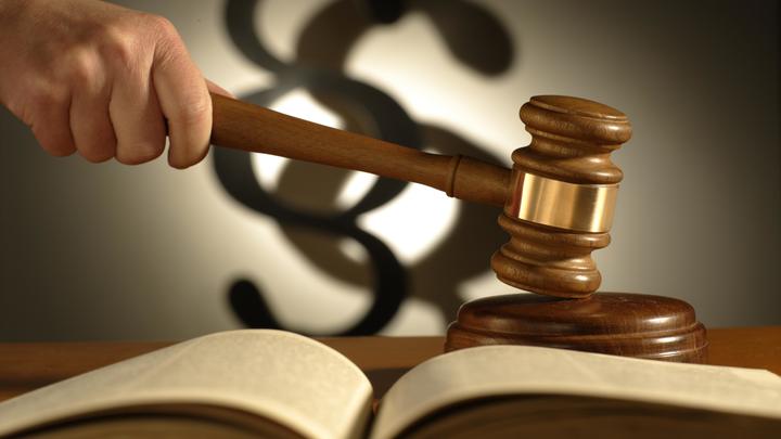 Суд закрыл уголовное дело о нападении екатеринбуржца на сына участника СВО