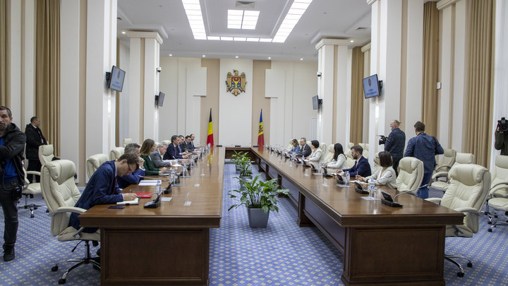 Молдавия погрязла в кризисе, а правительство борется за «достоинство»