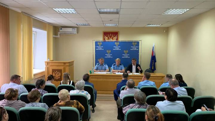 Власти Новосибирска и прокуроры встретились с жителями улиц Хилокской и Малыгина