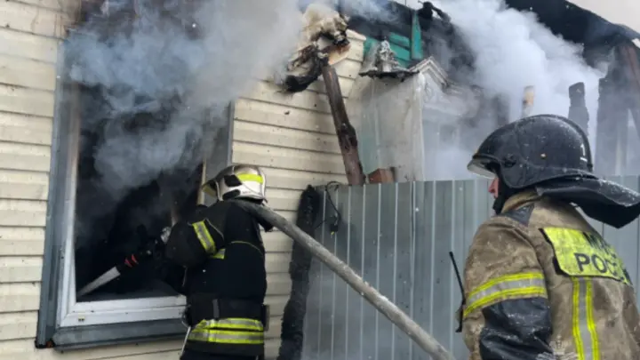 Пожар в частном доме Челябинска унес жизнь человека: обрушились перекрытия