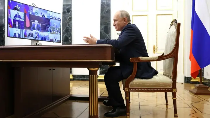 Паспортные фокусы кончились: новый указ Путина ускорит проверку украинцев с двумя гражданствами
