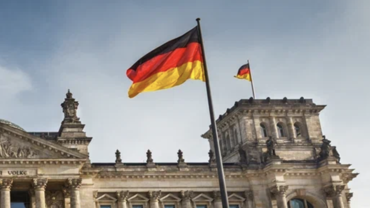 В Германии мост рухнул в Эльбу: Кипяток затопил улицы Дрездена