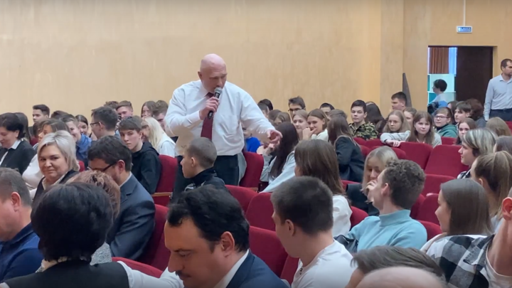 Депутат Облдумы Рязани от КПРФ - не идущим в вуз школьникам: «Будете валяться на помойке, на днище