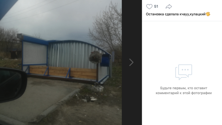В Кургане ветром снесло автобусную остановку