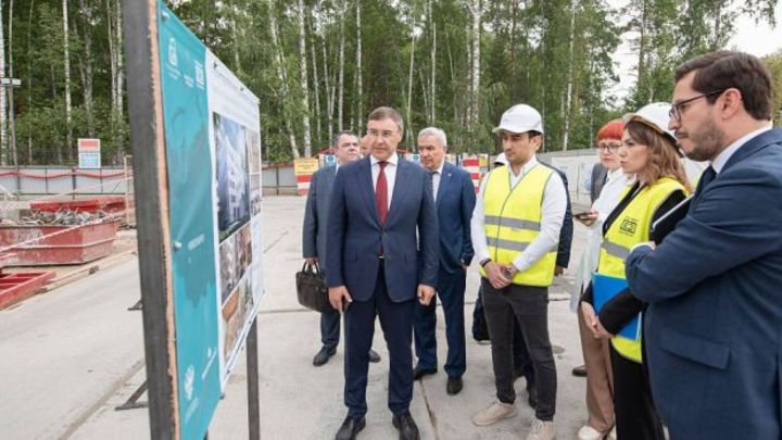 Министр Валерий Фальков посетил площадку строительства кампуса НГУ в Академгородке