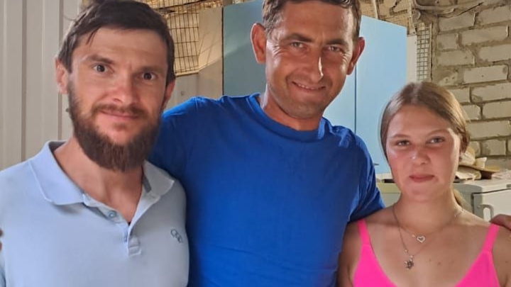 В Новороссийске вытащили на берег четырёх сапбордистов, которых уносило в открытое море