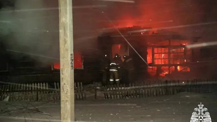 Пожилая пара погибла на пожаре в Новосибирской области