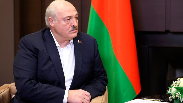 "Наши народы будут вместе": Лукашенко пожелал мира украинцам