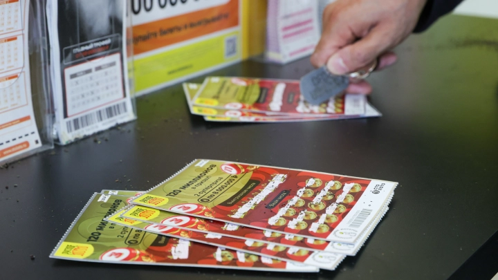 Прораб Ровшан сорвал джекпот в 36 миллионов, отметив в лотерее даты рождения близких