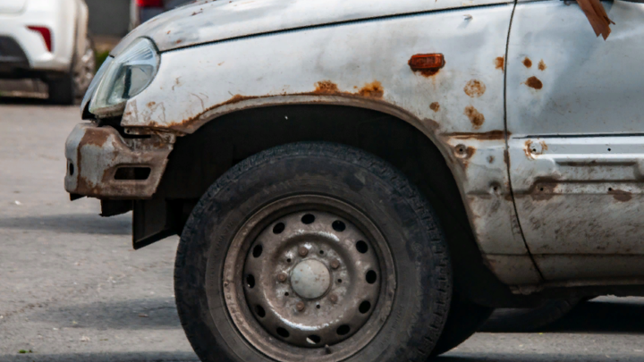 Атака дрона-камикадзе на Ниву: Появился первый снимок повреждённого авто