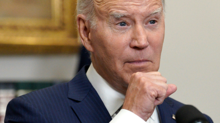 Я - ИИ: Байден вновь ошарашил публику нелепым заявлением