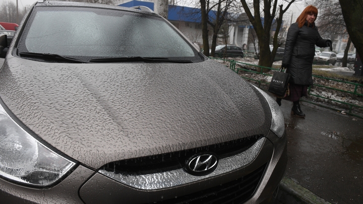 Жители Екатеринбурга раскритиковали коммунальщиков после ледяного дождя: Как всегда не готовы