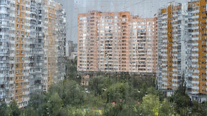 Ливни с грозами, шквалистый ветер и смерчи: В Сочи объявлено штормовое предупреждение