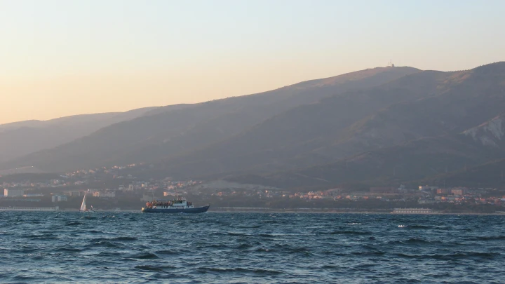 Новая авария в Чёрном море: Сорвавшийся с якоря танкер наехал на сухогруз в районе Геленджика