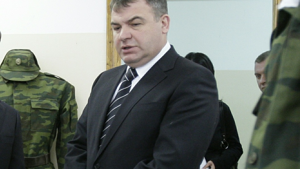 Экс-министр обороны Сердюков занял очередную директорскую должность Экс-министр обороны Сердюков занял очередную директорскую должность