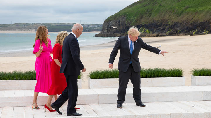 Путин?!: Фото с G7 оказалось лучше любого анекдота