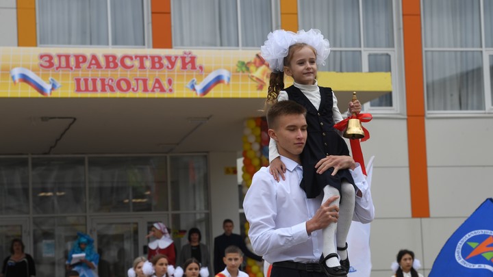 Школьников Херсона поздравили с началом учебного года
