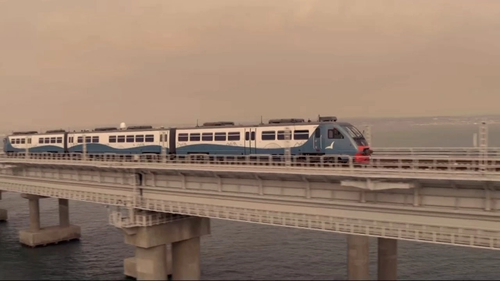 Киевский режим вновь атаковал Крымский мост беспилотными катерами