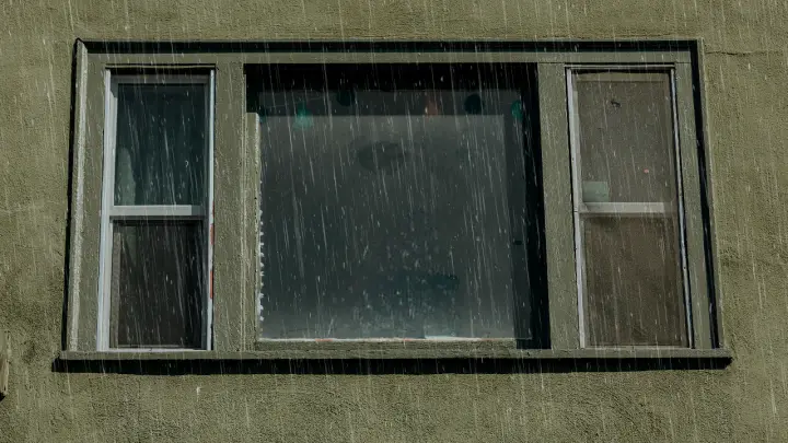 Жители массово покидают Херсон из-за военного режима Киева и коммунального коллапса