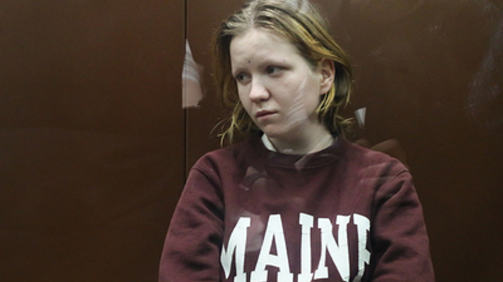 Сразу извиниться не хватило духу: Убийца Владлена Татарского испугалась его вдовы