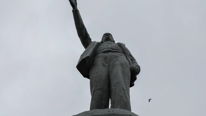 Памятник Ленину из алюминиевого сплава продают в Новосибирске