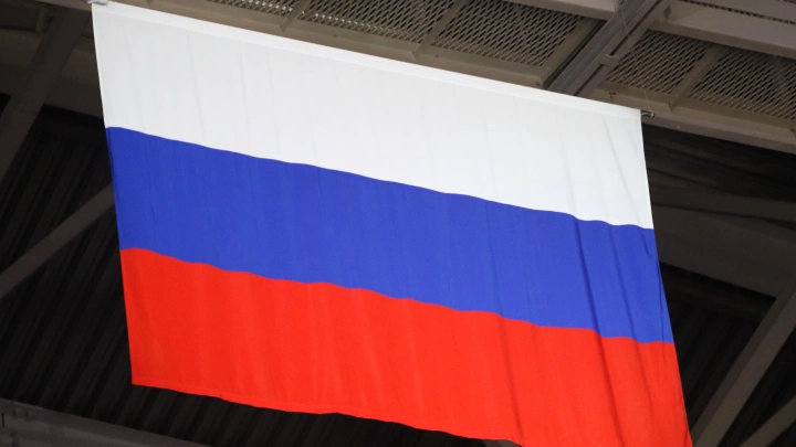 Гигантский флаг России продают в Новосибирске почти за 23 тысячи рублей
