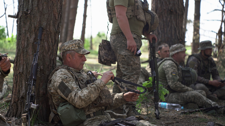 В Закарпатье вооружённые военкомы провели рейд в оздоровительном комплексе
