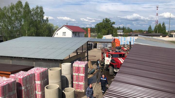 В Петушках горело 500 квадратных метров крыши магазина