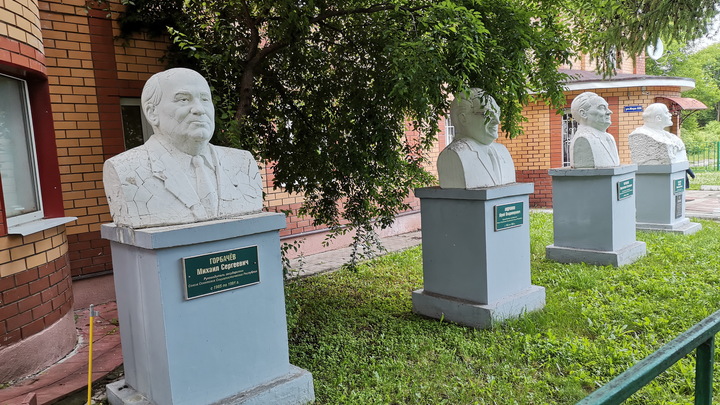 Памятник Горбачеву уже стоит в России – во Владимире