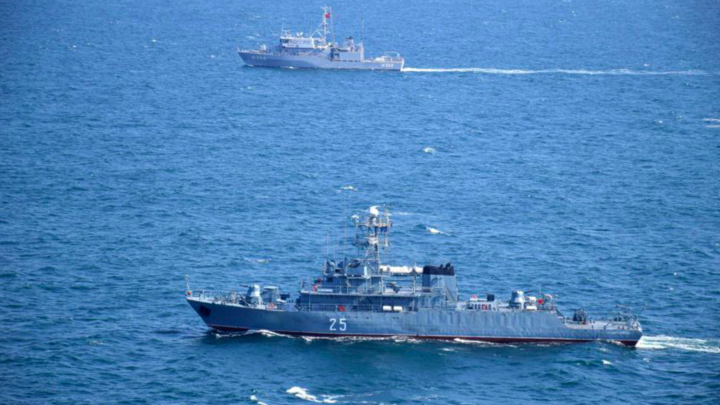 В морском порту Туапсе стартовали военные учения, движение судов запрещено