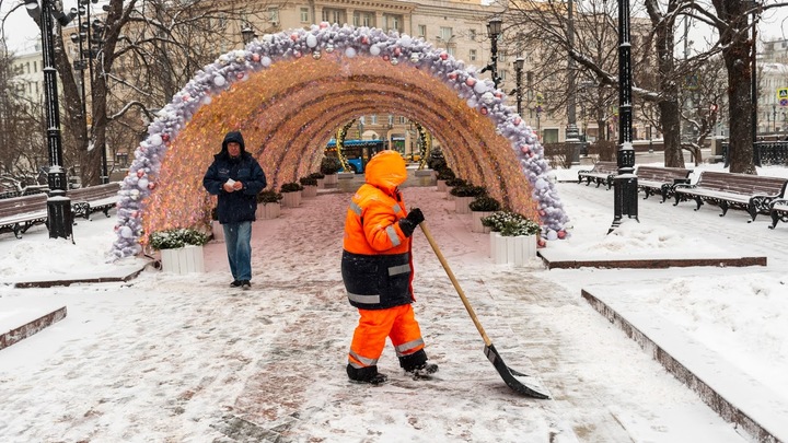 Последствия стихии устраняют 20 тысяч человек: Подмосковье спасают от снега
